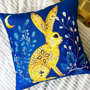 Funda de almohada de terciopelo azul y amarillo con forma de conejo ucraniano / Fabricada en Ucrania / Tiendas ucranianas / Decoración navideña para el hogar / Funda de cojín con forma de conejo / Regalos bonitos