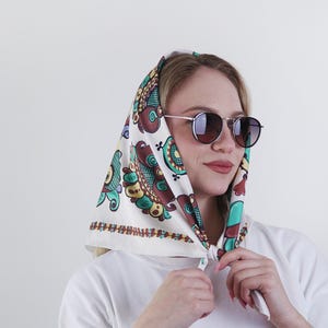 Lenço de cabeça boho para mulheres, cachecol quadrado com estampa folclórica colorida, faixa de cabeça retrô com toque sedoso, xale bandana vintage, cachecol de cabeça boho para presente