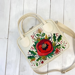 Sac à bandoulière blanc pour femme avec imprimé de belles fleurs, sac à main de ville en cuir végétalien, sac de style folklorique, sac en cuir écologique, sac à main bohème