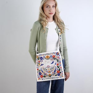 Sac en toile à fleurs, Sac bandoulière blanc Taystra, Sac fourre-tout hippie en toile, Sac au design folklorique, Sac à bandoulière à fermeture éclair, Meilleurs cadeaux pour l'Ukraine, Sac pour femme