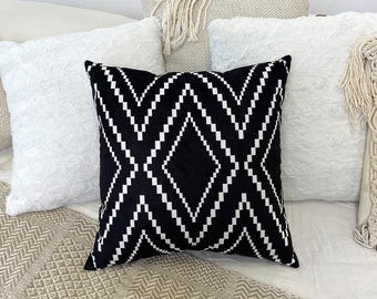 Muster Schwarz-Weiß-Kissenbezug, doppelseitiger Kissenbezug im nordischen Stil, moderner skandinavischer Kissenbezug, Monochromes Hausgeschenk