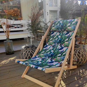 Foldable Wooden Deck Chair with Cactus Print, Outdoor Patio Lounge Chair, Boho Garden Lounger, Portable Balcony Chair for Relaxation