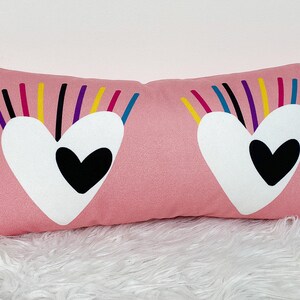 Almohada decorativa kawaii, cojín de pana rosa con ojos de corazón, almohada lumbar rosa, almohada de terciopelo para los ojos, bonito cojín con pestañas para decoración de habitación infantil.