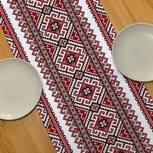 Ukrainischen Tischläufer, Tischdecke gestickt Stil, Bauernhaus Tischdekoration, Weihnachtstischwäsche, Moderne Tischdekoration, Mama Geschenk
