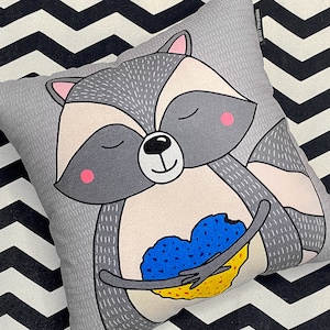 Funda de cojín para habitación infantil, funda de cojín infantil con estampado de mapache, bonita funda de cojín infantil, tiendas ucranianas, bonita decoración para dormitorio