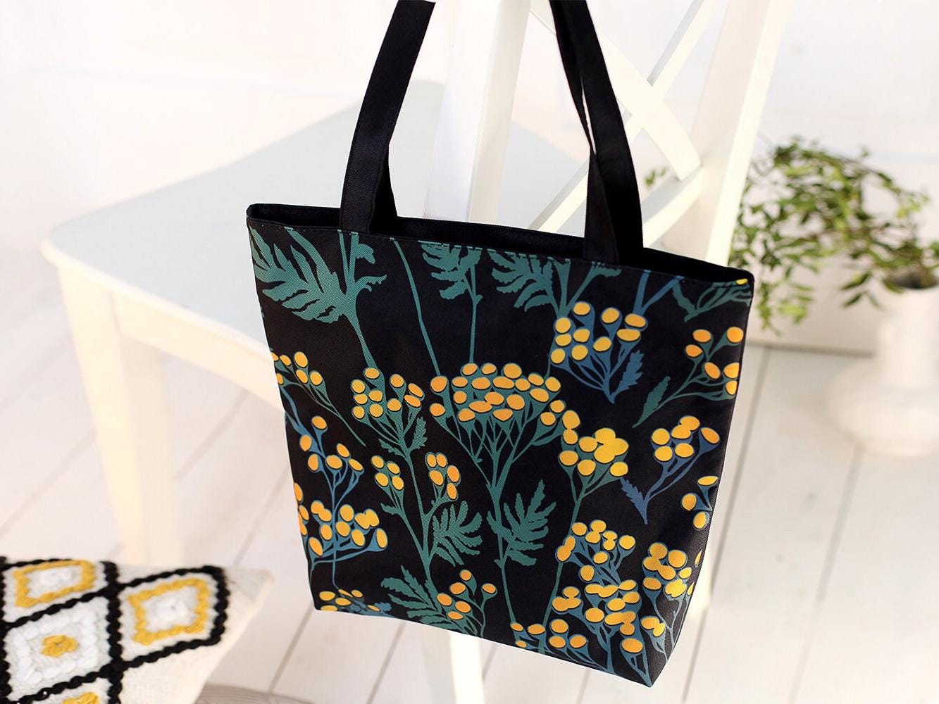 花柄キャンバストートバッグ：ジッパー付きブラックショルダーバッグ