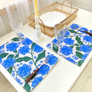 Blue Hydrangea Table Napkins, Elegant Floral Design Dining Table Decor, Housewarming Kitchen Gift, Durable Eco-friendly Napkins Gift for Mom