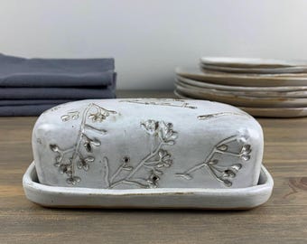 Beurrier en céramique | Porte-beurre avec couvercle | Poterie rustique faite main | Décor naturel de plan de travail de cuisine | Cadeau nuptiale de douche | Pour hôtesse