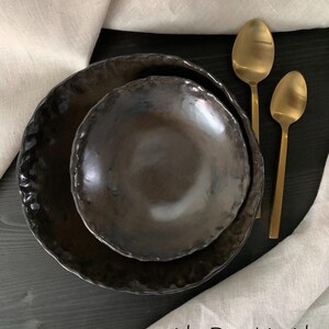 Handmade Plates and Bowls | Ceramic Stoneware Pottery Dish | Moody Rustic Dishes | Artisan Dinnerware Plate Set | Earth Tone Dinner Set afbeelding 15