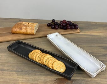 Set crackers | Voorgerechtbord | Handgemaakte aardewerken serveerschaal | Accessoirebakje charcuterie | Modern rustiek minimalistisch | Cadeau voor gastheer