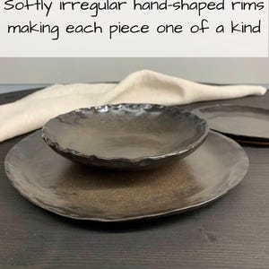 Handmade Plates and Bowls | Ceramic Stoneware Pottery Dish | Moody Rustic Dishes | Artisan Dinnerware Plate Set | Earth Tone Dinner Set afbeelding 6