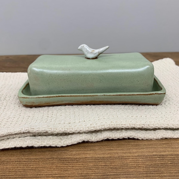 Beurrier fait main | Poterie moderne | Cadeau d'ustensiles de cuisine bio esthétique terreux | Beurrier en poterie artisanale | Cadeau pour maman cuisinière | Vert