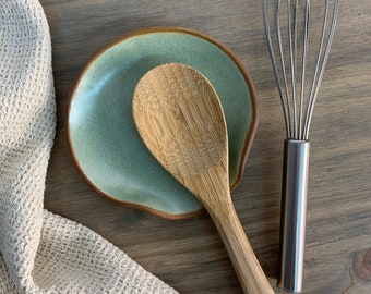 Green Spoon Rest | Handmade Spoon Holder | Utensil Rest | Cooking Mom Gift | Hostess Gift | Pottery Dish | Useful Kitchen Countertop Decor