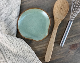 Ceramic Spoon Rest | Stoneware Spoon Holder | Handmade Pottery Gift for Cook | Modern Boho Countertop Decor | Minimalistic Kitchenware Gift