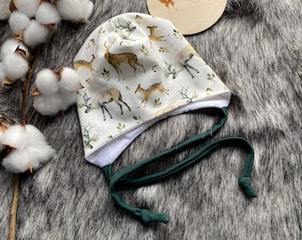 Baby bonnet with deers