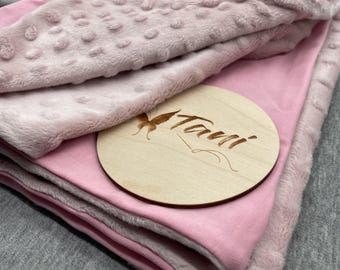 Manta para bebé en rosa / Forro polar Minky / Manta suave y acogedora / Personalizable / 70 x 100 cm / Regalo / Manta para cochecito / Hecha a mano
