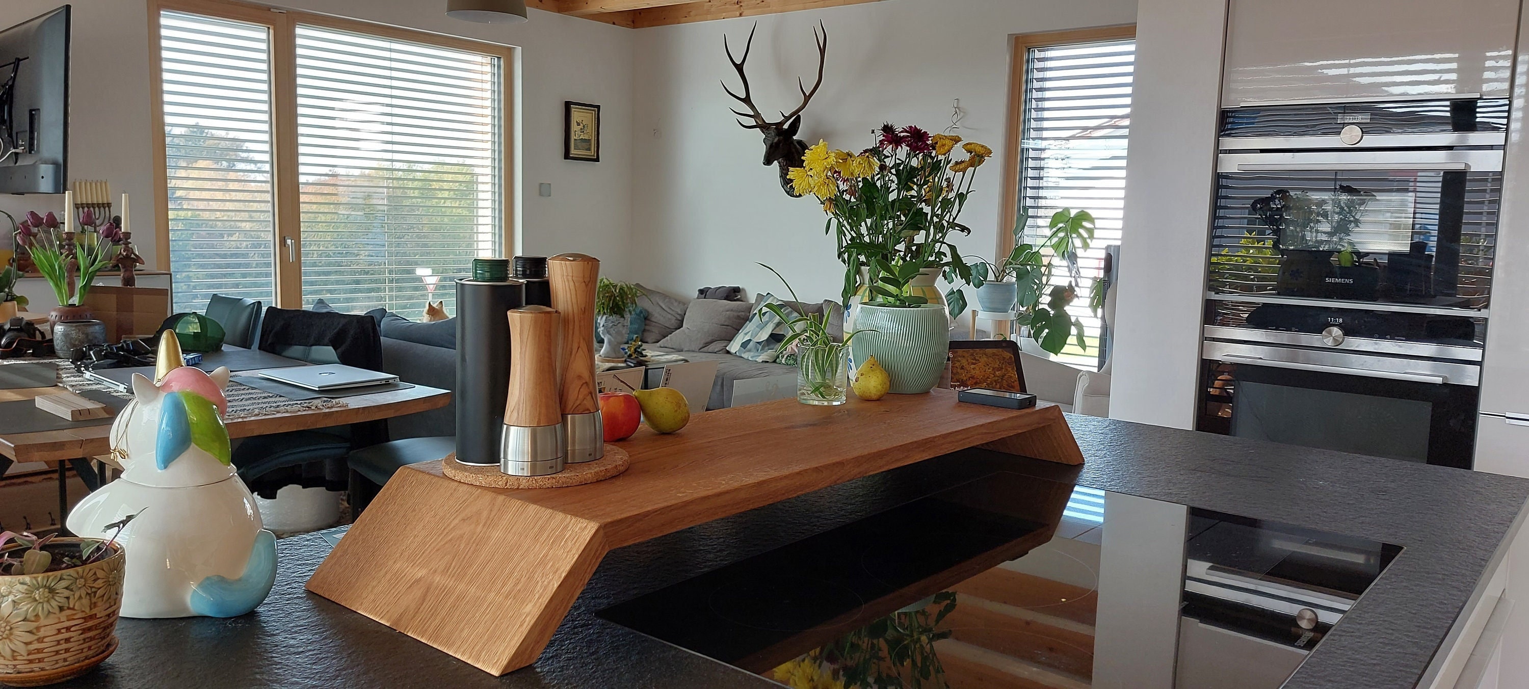 Riser, shelf, universally applicable also as TV riser, made of oak