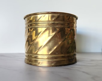 Vintage 80s Brass Cache Pot, 1.5 qt