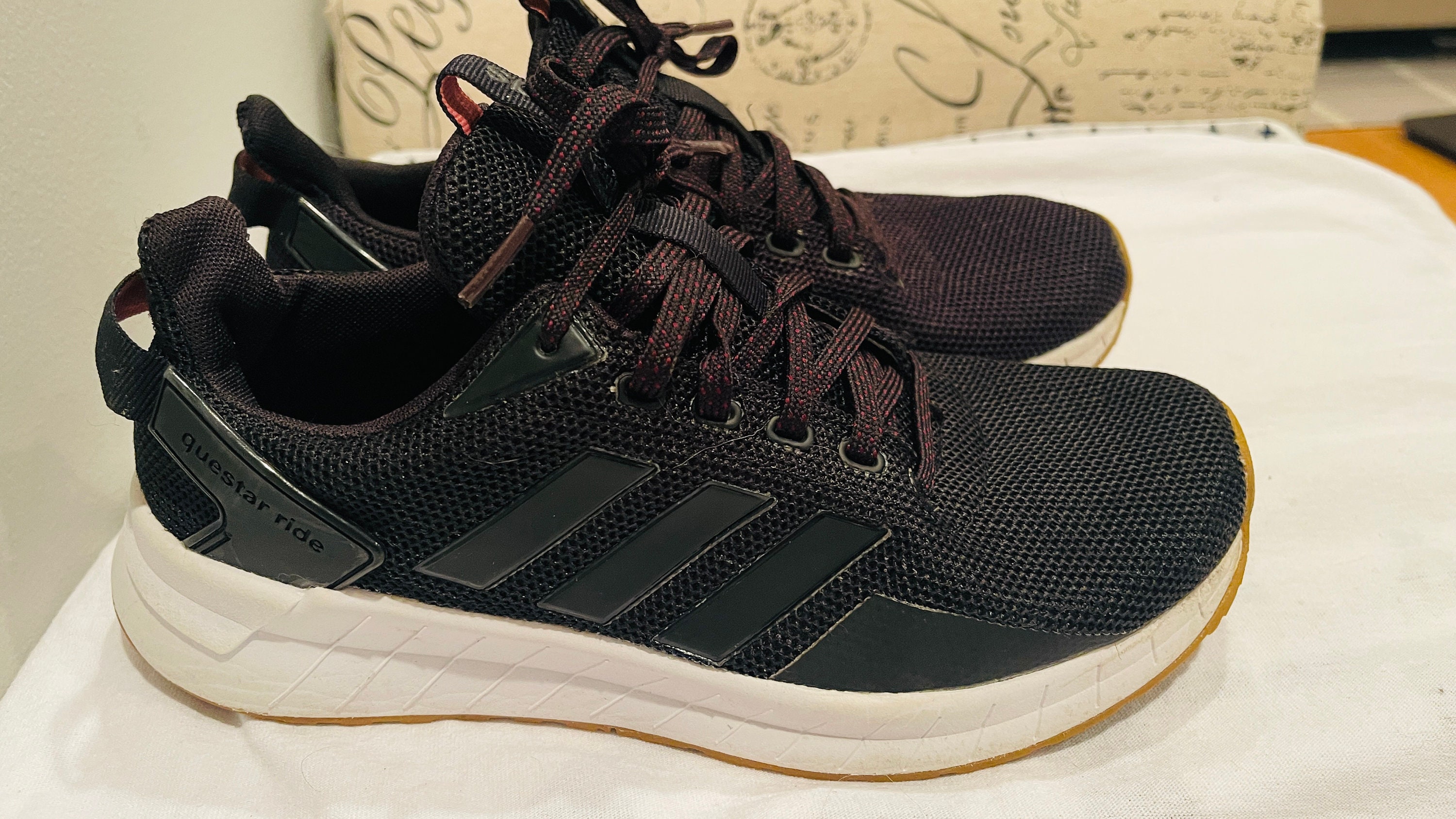 Adidas questar deals ride black white