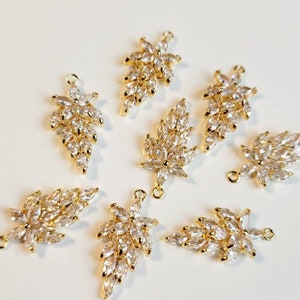 Dije de Flor Grande, Dije de Zirconia Cúbica Chapado en Oro de 18k 4 pieces