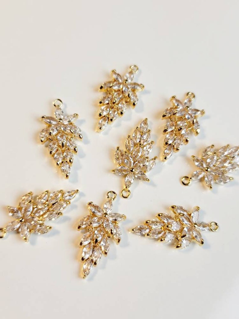 Dije de Flor Grande, Dije de Zirconia Cúbica Chapado en Oro de 18k 4 pieces