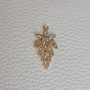 Dije de Flor Grande, Dije de Zirconia Cúbica Chapado en Oro de 18k imagen 6