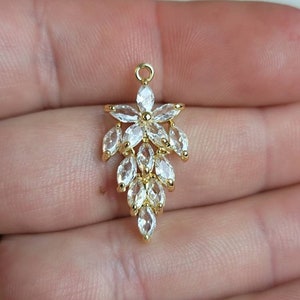 Dije de Flor Grande, Dije de Zirconia Cúbica Chapado en Oro de 18k 2 pieces