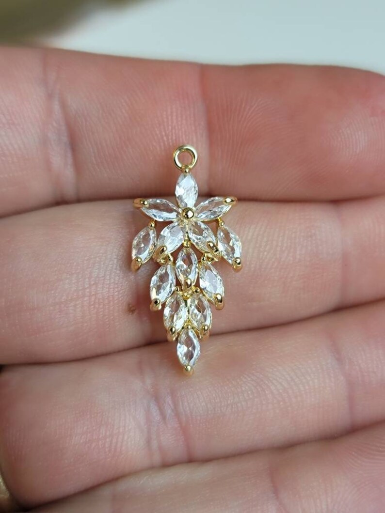 Dije de Flor Grande, Dije de Zirconia Cúbica Chapado en Oro de 18k 2 pieces