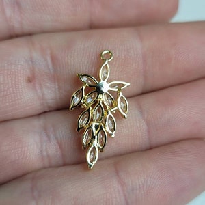 Dije de Flor Grande, Dije de Zirconia Cúbica Chapado en Oro de 18k imagen 5