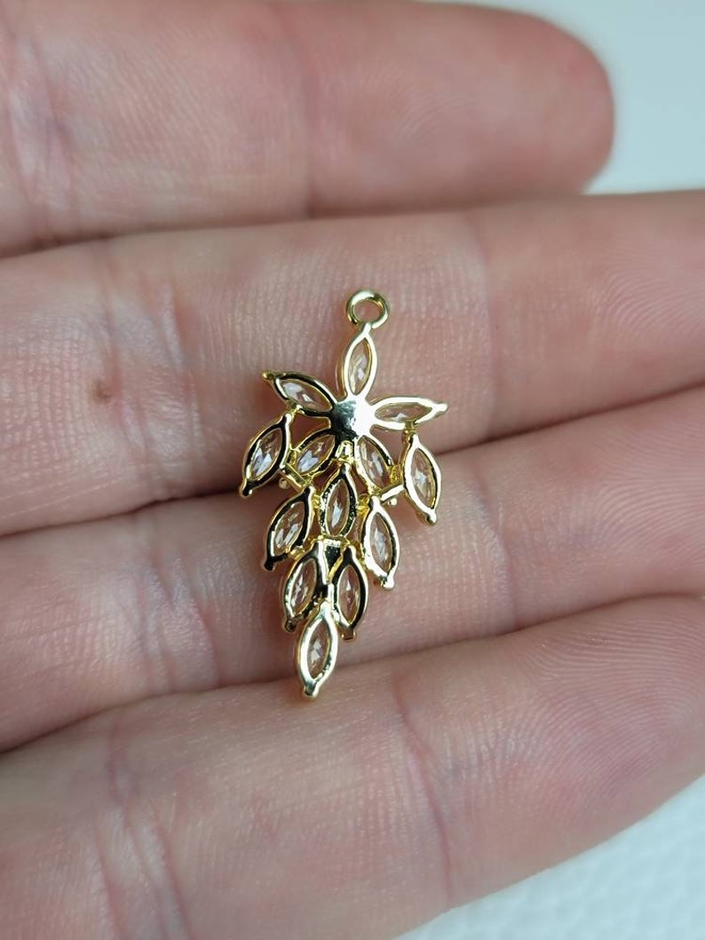 Dije de Flor Grande, Dije de Zirconia Cúbica Chapado en Oro de 18k imagen 5