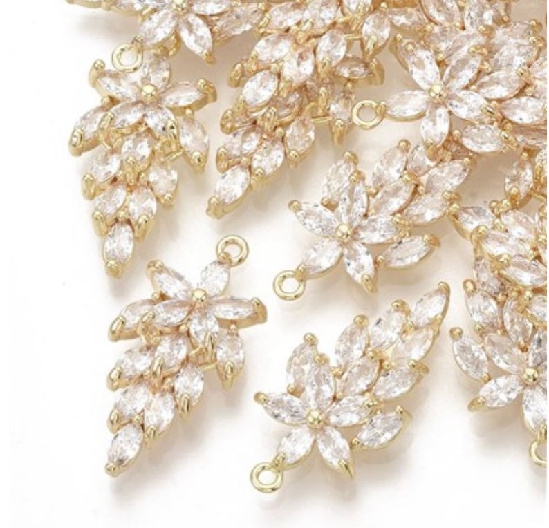 Dije de Flor Grande, Dije de Zirconia Cúbica Chapado en Oro de 18k imagen 1