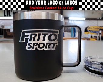 Agregue su logotipo personalizado. Taza de café de acero inoxidable revestida de 14 oz con tapa