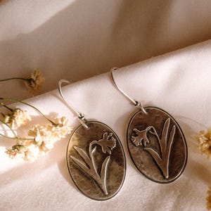 Daffodil Statement Earrings, daffodil dangle earrings, March birt flower, gifts for her, handmade jewelry, botanical jewelry and gifts