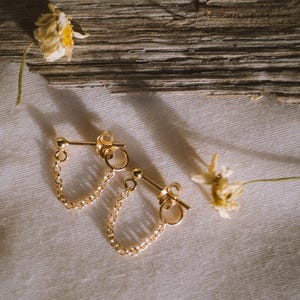 Gold Chain Huggie Earrings, chain stud earrings, everyday jewelry, lightweight earrings, huggy earrings, handmade jewelry, gifts for her