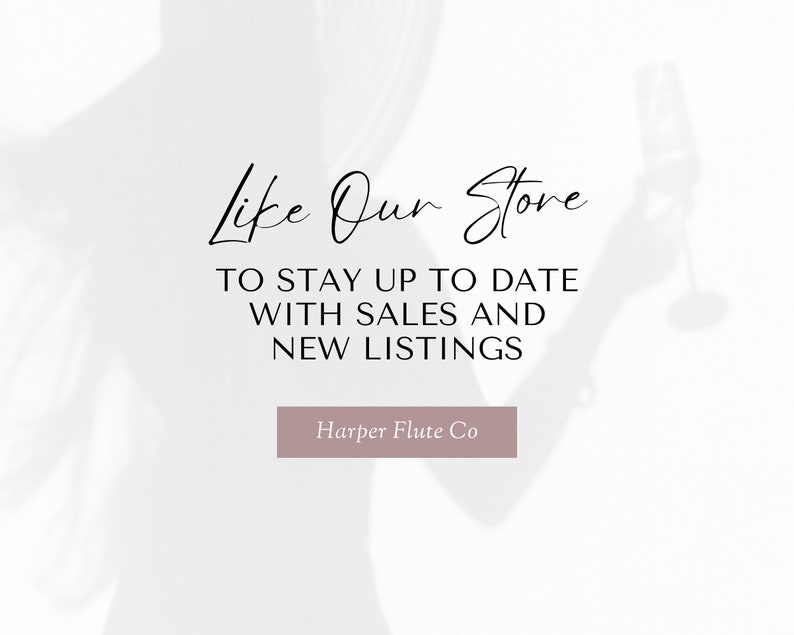 Puede incluir: Texto superpuesto sobre un fondo blanco con una imagen borrosa de una persona en el fondo. El texto dice "Like Our Store" en una fuente cursiva. Debajo del texto est&aacute; "TO STAY UP TO DATE WITH SALES AND NEW LISTINGS". Debajo de eso hay un cuadro rectangular con el texto "Harper Flute Co" en una fuente serif.