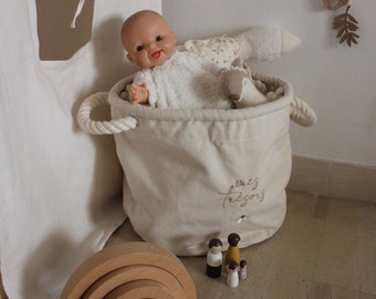 Basket in organic cotton, embroidered. To store stuffed animals, children's toys