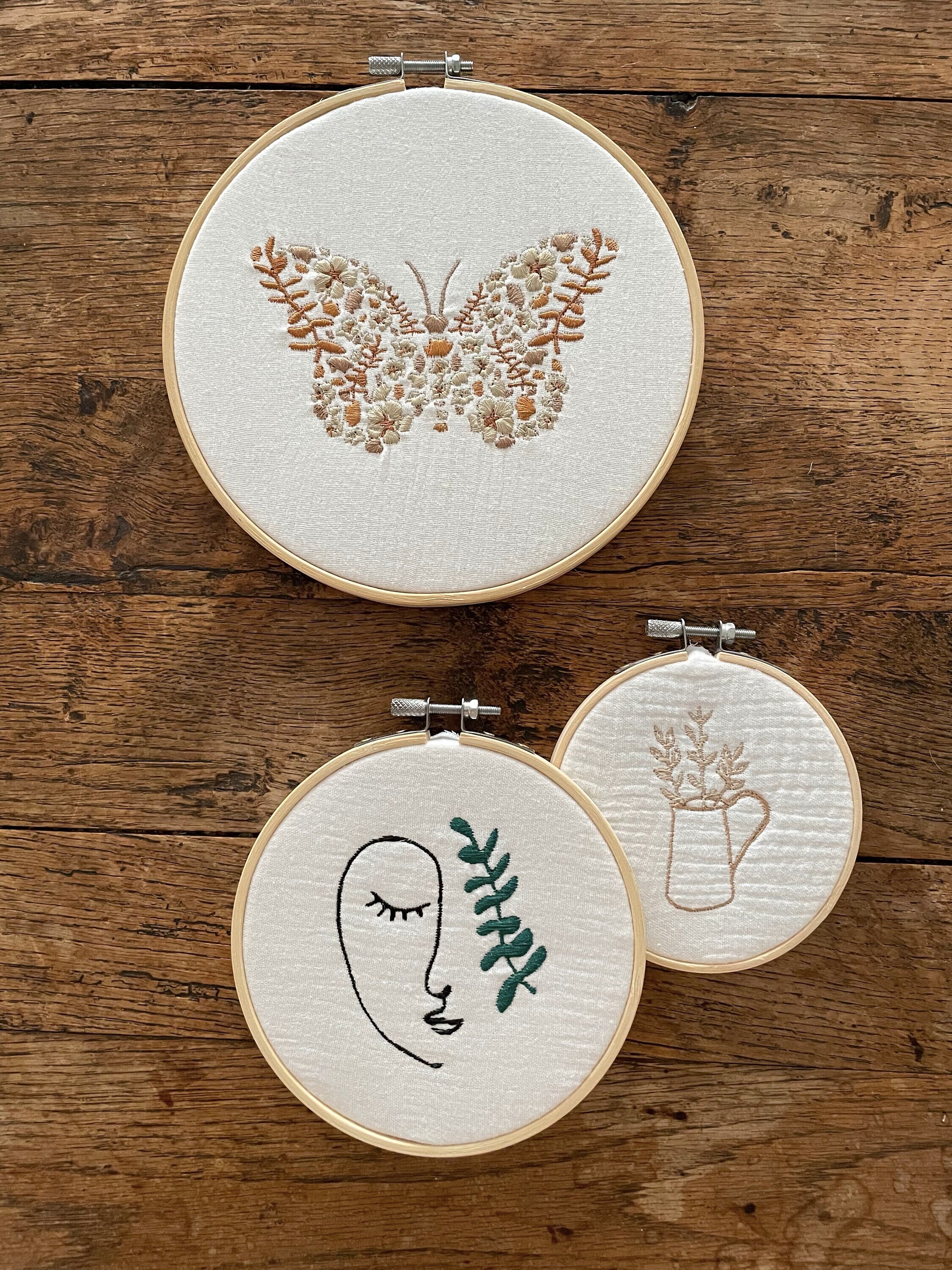 Tambourins Décoratifs Brodés Visage One Line/Papillon Coeur