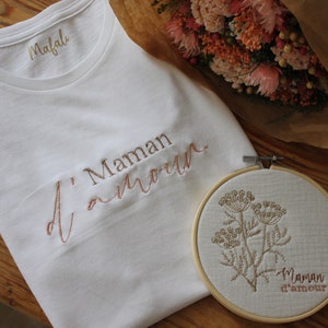 Tshirt MAMAN D'AMOUR pour femme, blanc, brodé et personnalisé, fête des mères image 4
