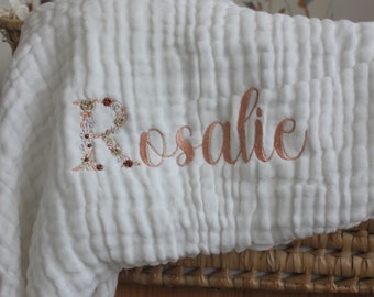 WHITE baby blanket embroidered cotton gauze personalized with first name FLOWERY INITIAL - typo 2