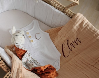 Personalisierte NOISETTE Babydecke aus bestickter Baumwollgaze