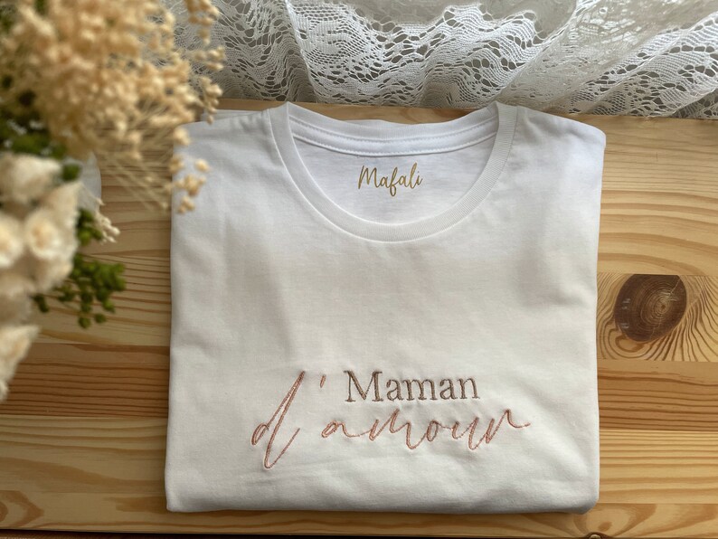 Tshirt MAMAN D'AMOUR pour femme, blanc, brodé et personnalisé, fête des mères image 6