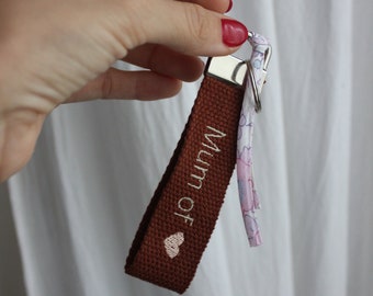 Gepersonaliseerde geborduurde ROEST sleutelhanger (ideale moeder vader, minnares cadeau, atsem, opa opa!)