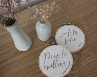 Tambourin décoratif brodé Mot + date. Idéal mariage, baptême, cadeau de naissance