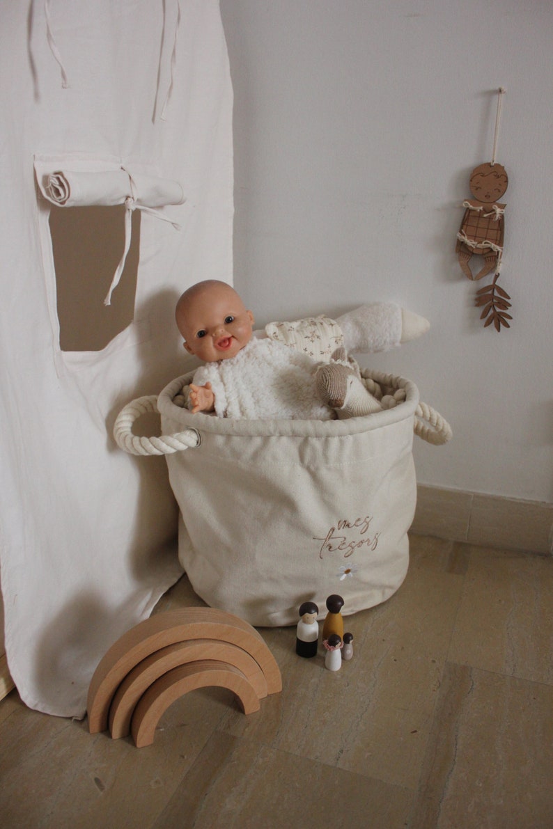 Panier en coton bio, brodé. Pour ranger les peluches, jouets d'enfant image 1