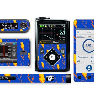 Puede incluir: Un conjunto de pegatinas con patrones azules y amarillos para un sistema de gestión de la diabetes. Las pegatinas presentan un diseño de rayo y están diseñadas para adaptarse a un medidor de glucosa, una bomba de insulina y una pluma de insulina.