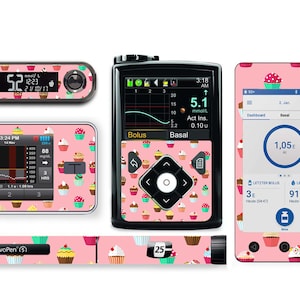 Puede incluir: Pieles rosas para dispositivos médicos con un patrón de cupcakes. La imagen muestra varios dispositivos, incluyendo un medidor, una bomba de insulina y un bolígrafo, todos decorados con diseños de cupcakes coloridos.