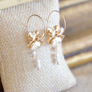 Handmade earrings Creoles, flower charms and white pearls image 5