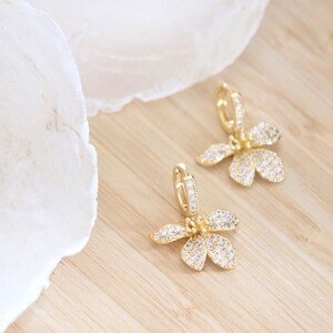 Boucles doreilles grandes fleurs zircons image 3