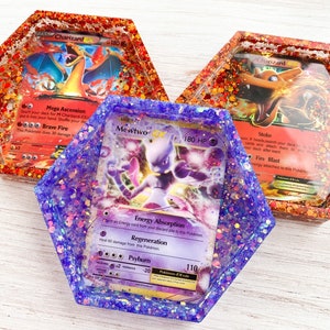 Sous-verre Pokémon - Cartes d'art complètes - Sous-bock personnalisé en résine Pokémon - Noms M à Z - Art Pokémon - Décoration d'intérieur ringard - Bureau d'ordinateur