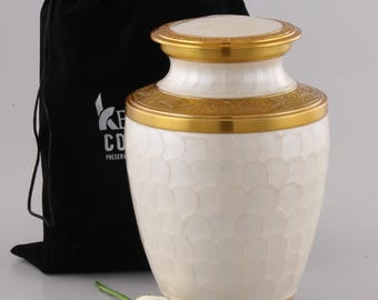 Gepersonaliseerde witte en gouden as-urn, elegant gedenkteken voor volwassenen